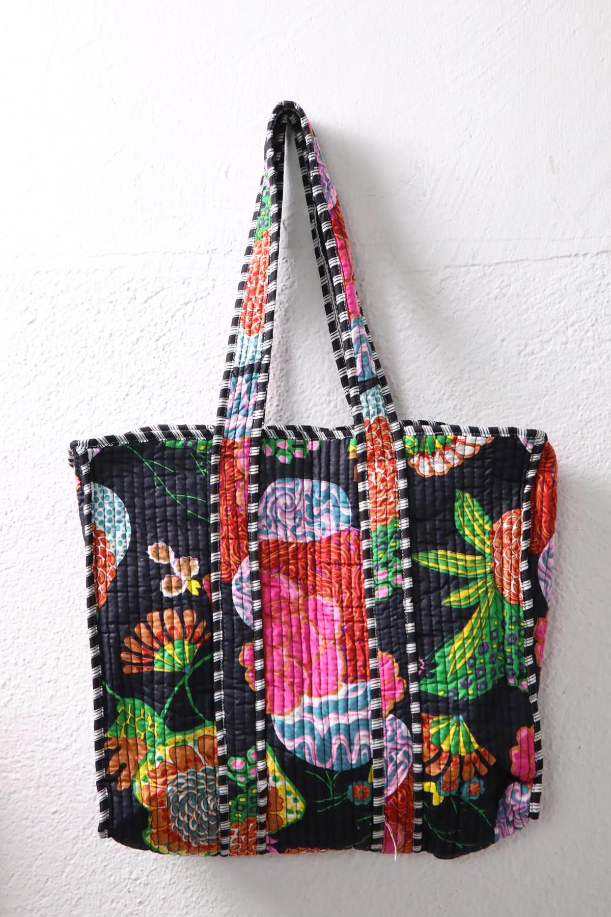 Siyah Desenli Kapitone Çanta - Şaman Butik Siyah Desenli Kapitone Çanta