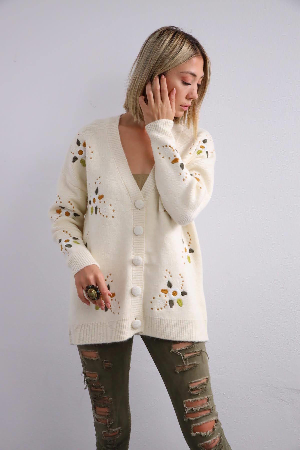 Ekru Nakış İşlemeli Hırka - Şaman Butik Ekru Nakış İşlemeli Hırka