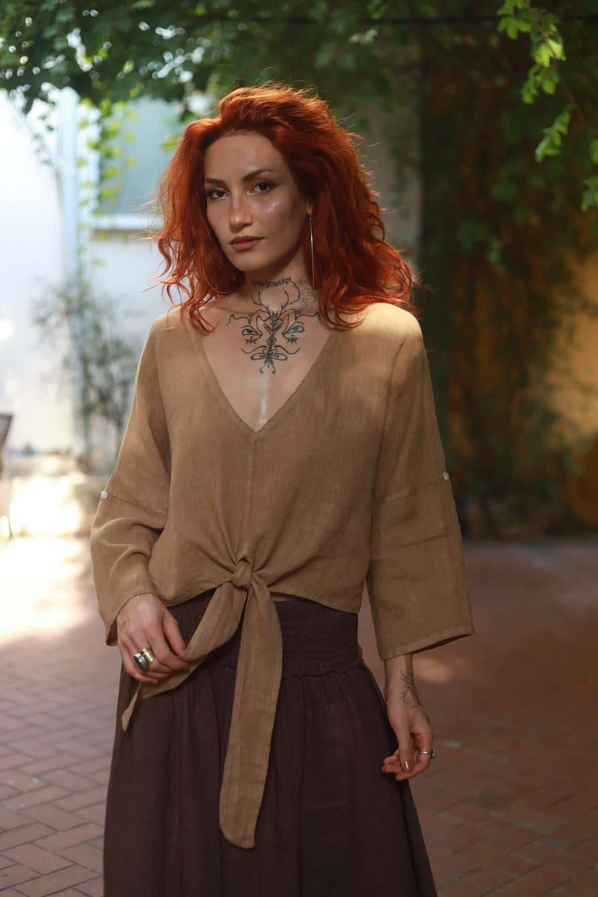 Camel Rengi Derin V Yaka Önü Bağlamalı Keten Bluz