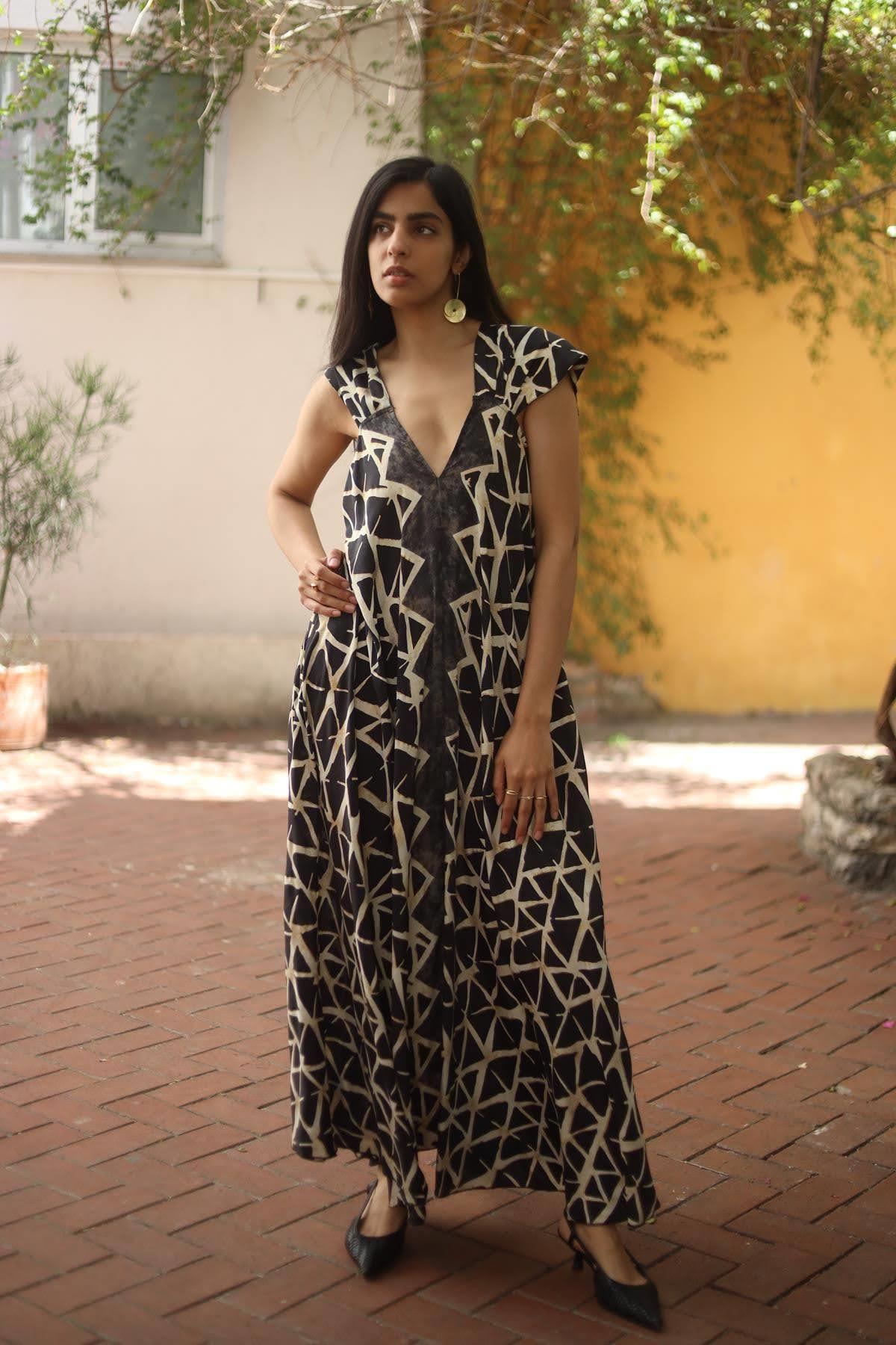 Siyah Desenli Önü Arkası V Kalın Askılı Elbise