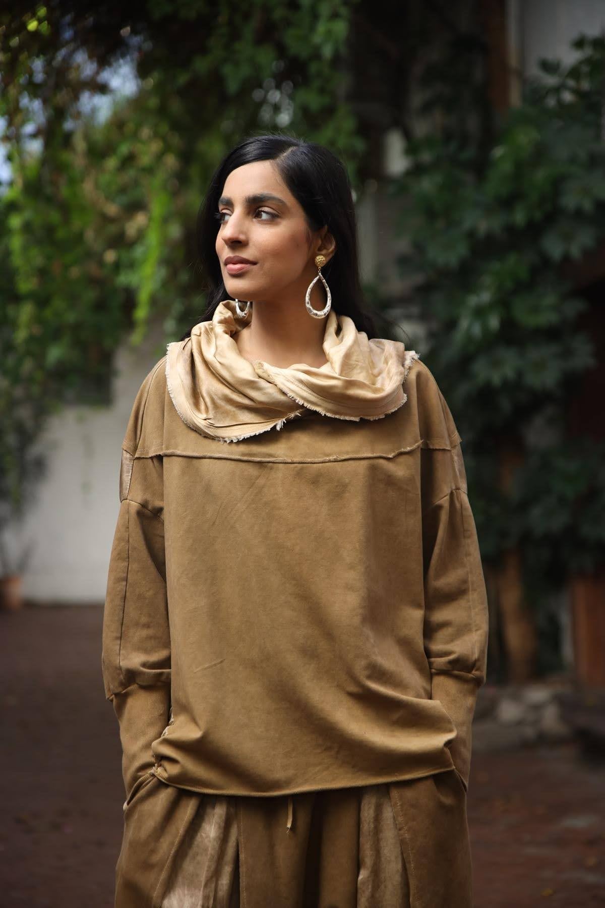 Camel Rengi Saten Detaylı Arkası Uzun Sweatshirt