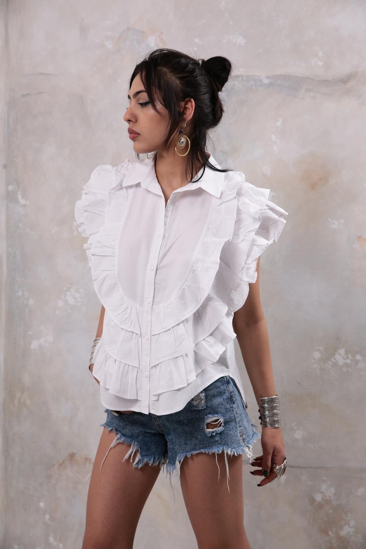  Beyaz Kolsuz Fırfırlı Gömlek