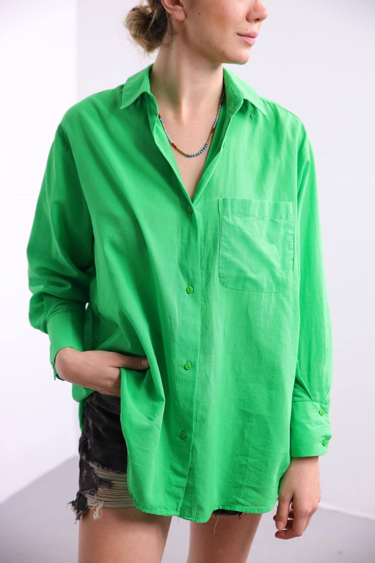 Yeşil Sırtı İki Düğmeli Tek Cepli Gömlek - Şaman Butik Yeşil Sırtı İki Düğmeli Tek Cepli Gömlek