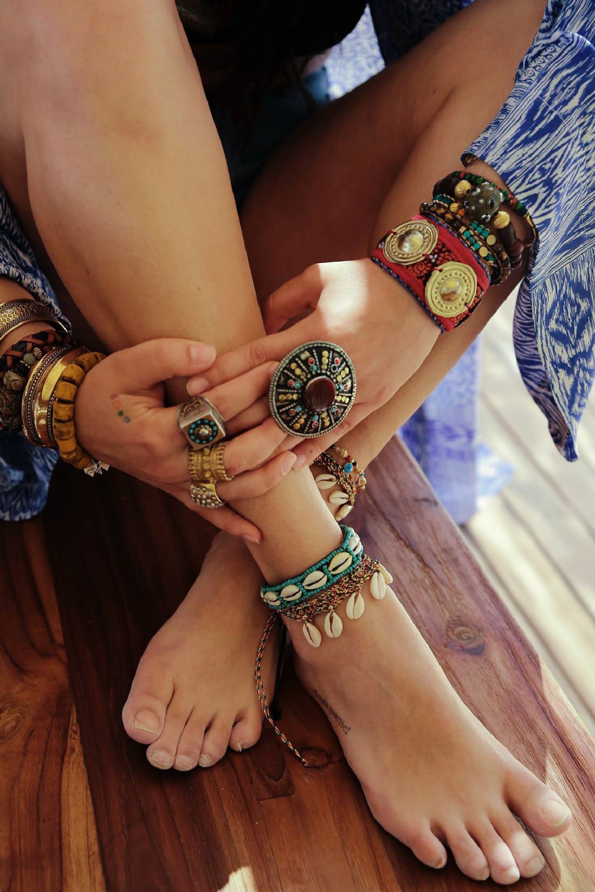 Renkli Simli İp Örgü Tasarım Deniz Kabuklu Halhal - Şaman Butik Renkli Simli İp Örgü Tasarım Deniz Kabuklu Halhal