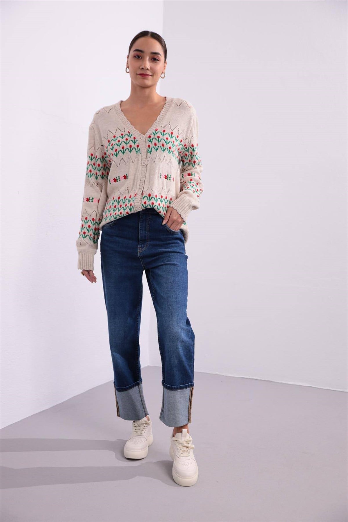 Krem Rengi Çiçek Desenli Triko Hırka - Şaman Butik Krem Rengi Çiçek Desenli Triko Hırka