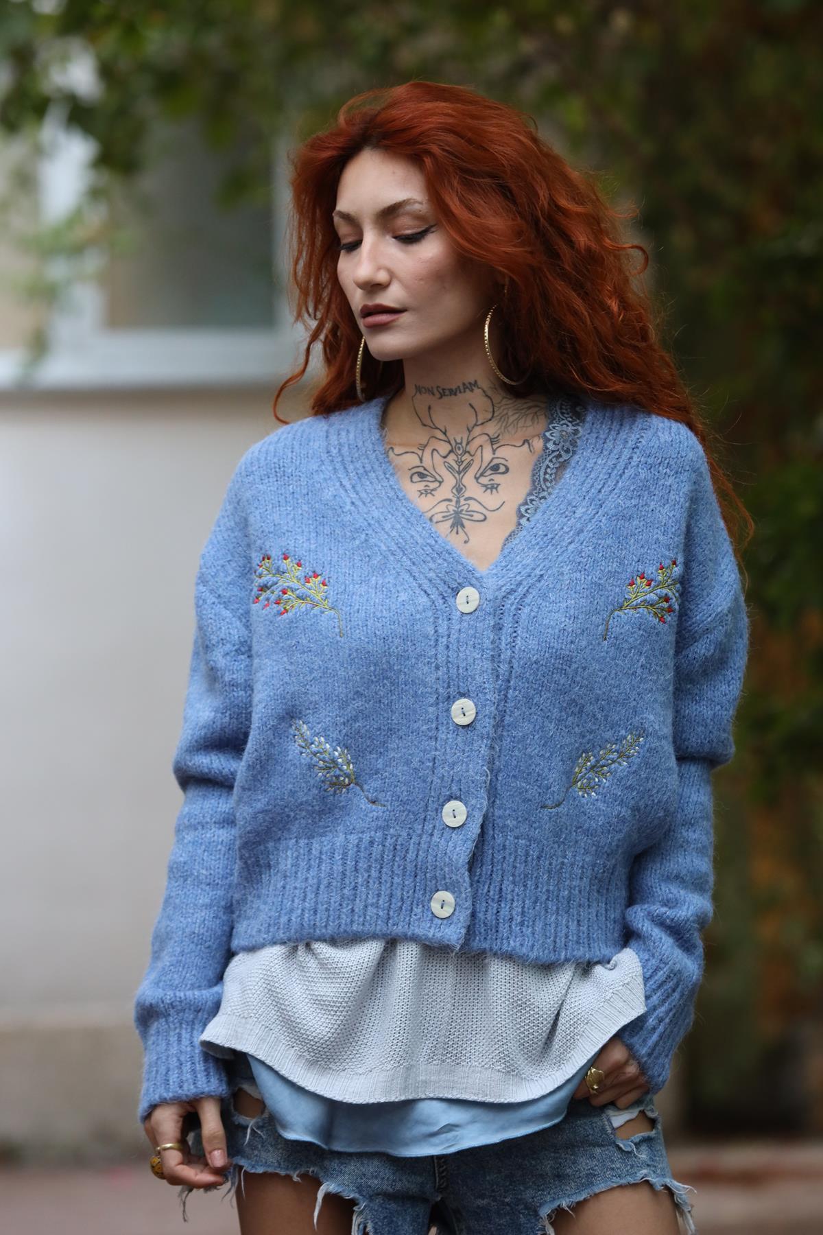 İndigo Mavi Çiçek Nakışlı Hırka