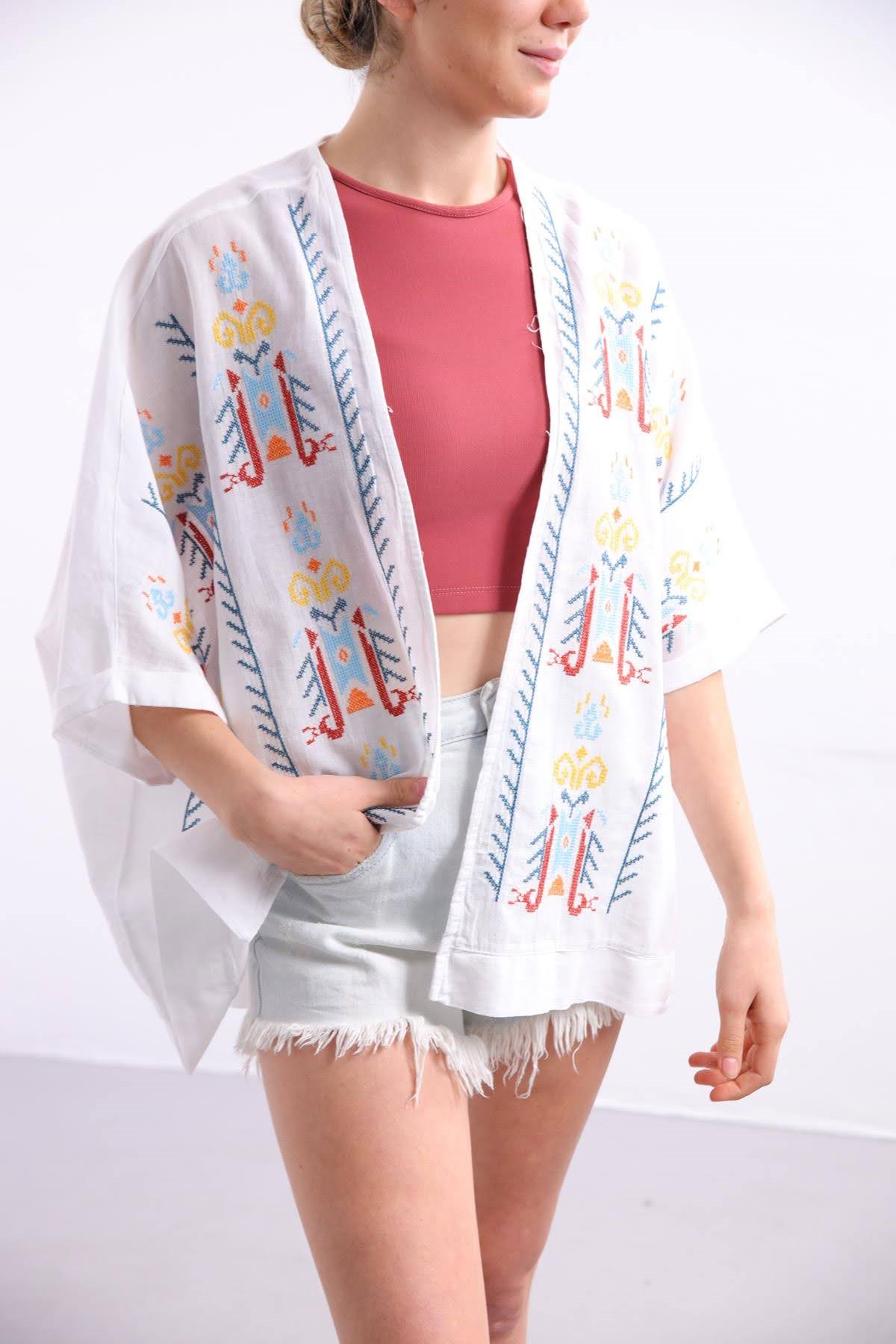 Beyaz İşlemeli Kısa Kaftan - Şaman Butik Beyaz İşlemeli Kısa Kaftan