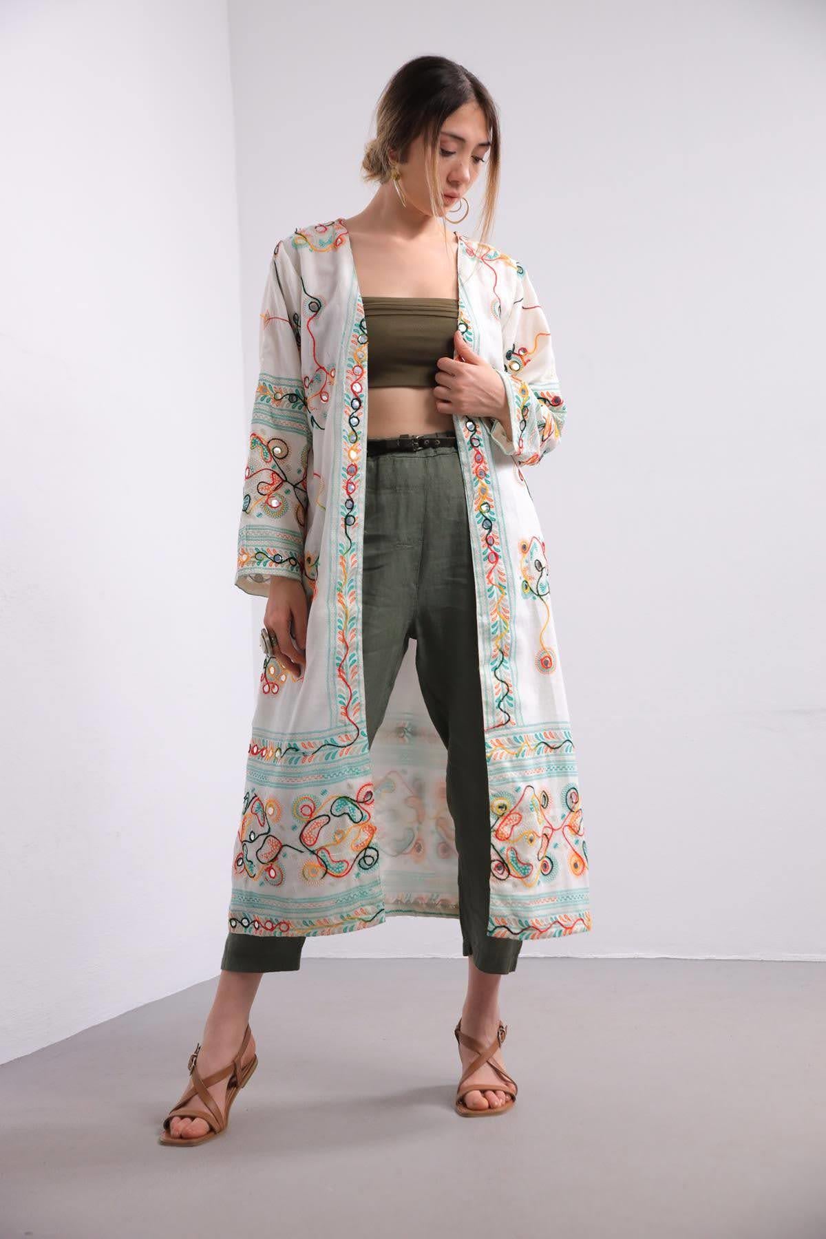 Beyaz Renkli İşlemeli Aynalı Kaftan - Şaman Butik Beyaz Renkli İşlemeli Aynalı Kaftan