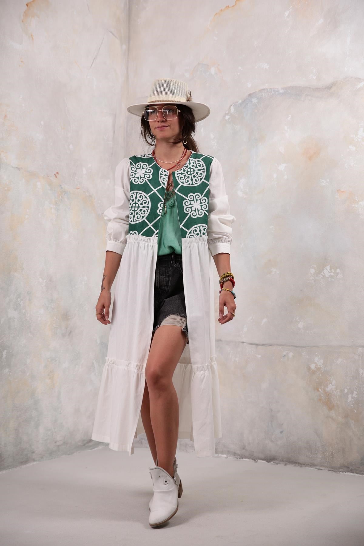 Beyaz Yeşil Desenli Kaftan - Şaman Butik Beyaz Yeşil Desenli Kaftan