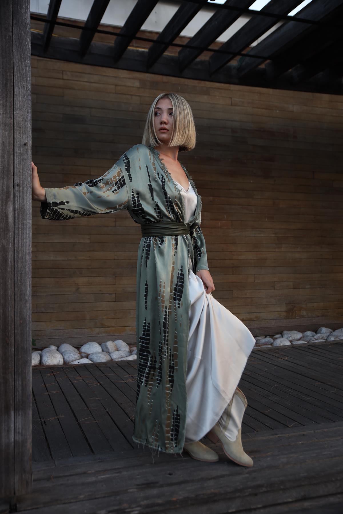 Haki Batikli Saten Kaftan - Şaman Butik Haki Batikli Saten Kaftan