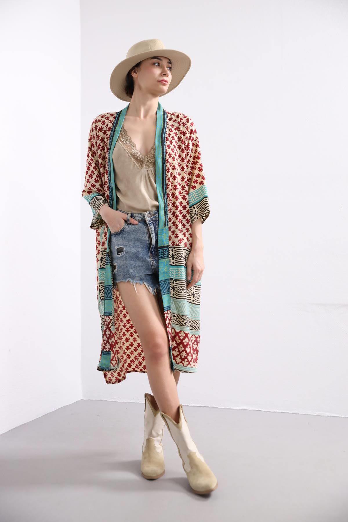  Krem Rengi Desenli İpek Kaftan