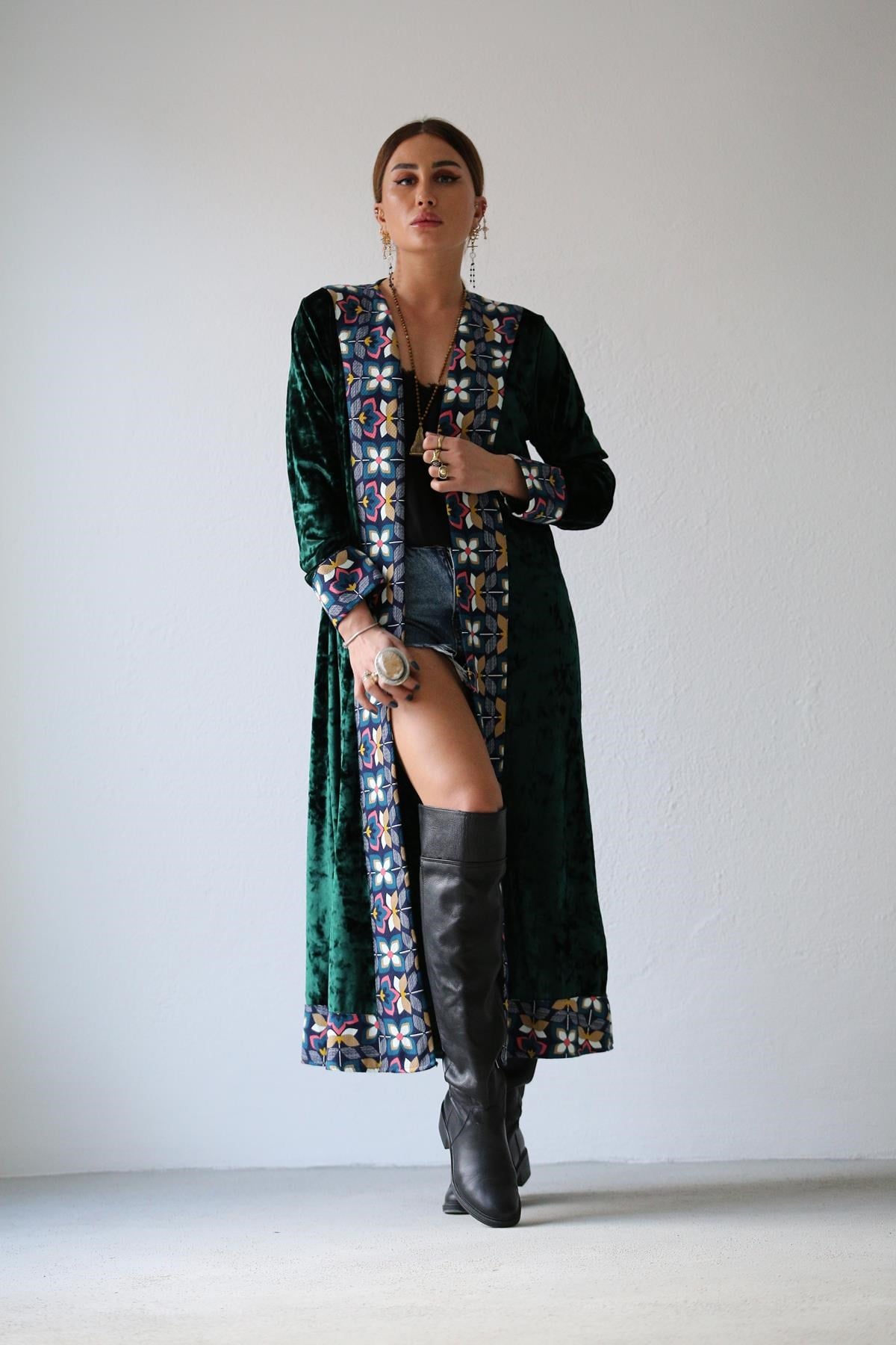 Zümrüt Yeşili Kenarları Desenli Kadife Kaftan - Şaman Butik  - Bohem Giyim ve Aksesuar | Kadın & Erkek Zümrüt Yeşili Kenarları Desenli Kadife Kaftan