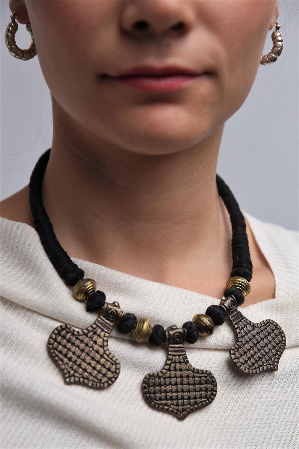  Antik Parça Detay Tasma Kolye