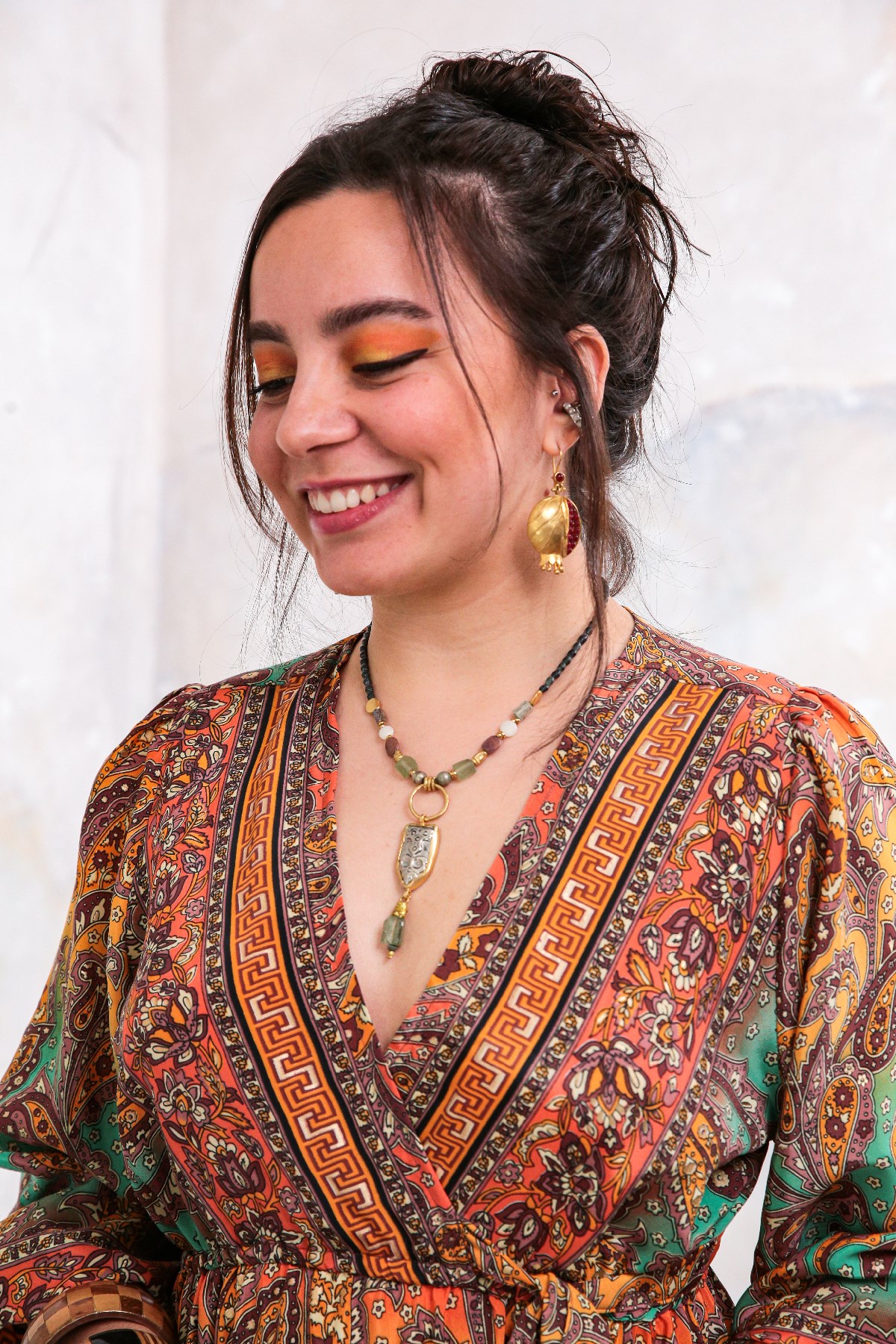  Bronz Motif Detaylı Yeşim Taşlı Tasarım Kolye