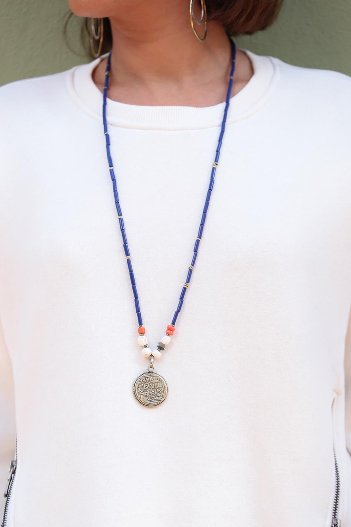 Gümüş Kaplama Madalyon Detaylı Lapis Taşlı Tasarım Kolye - Şaman Butik Gümüş Kaplama Madalyon Detaylı Lapis Taşlı Tasarım Kolye
