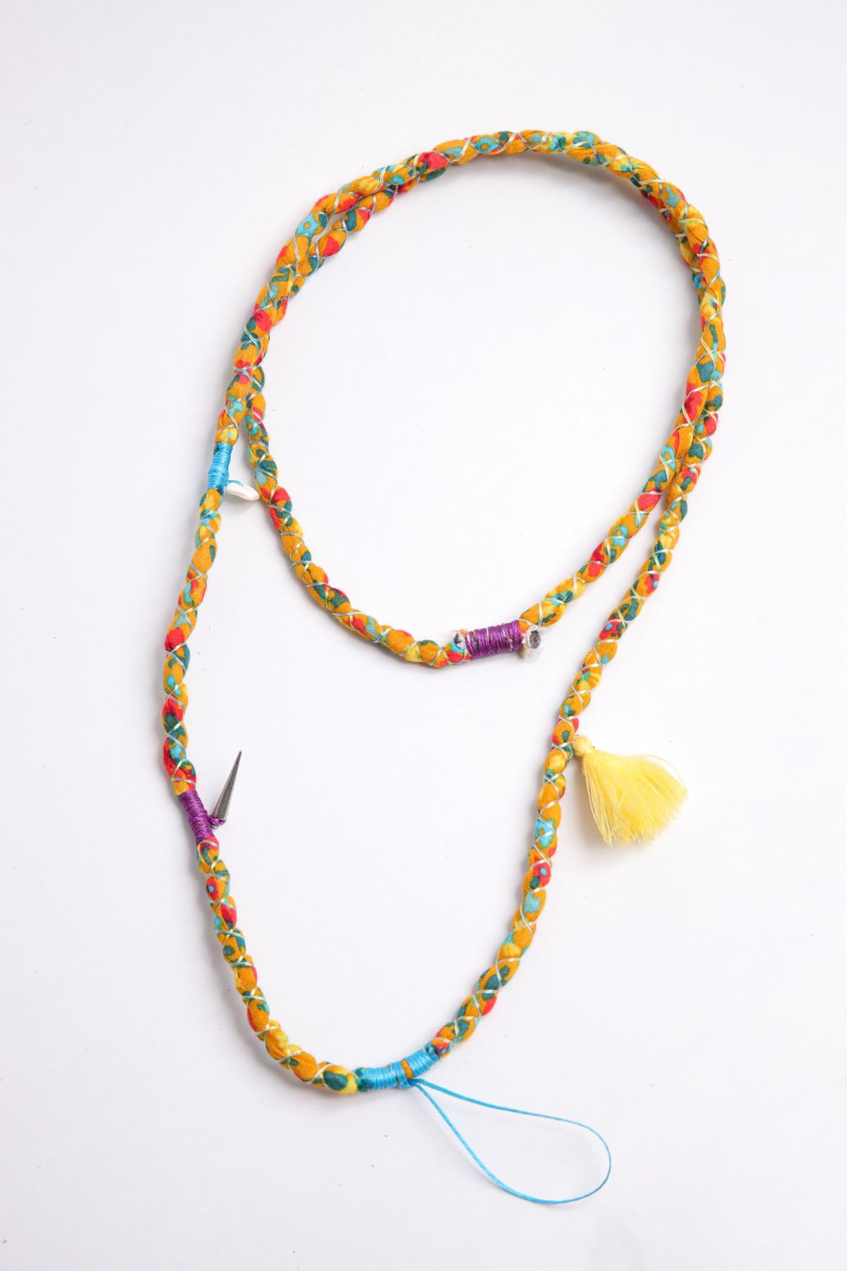  Püskül Detaylı Renkli Kumaş Tasarım Uzun Kolye