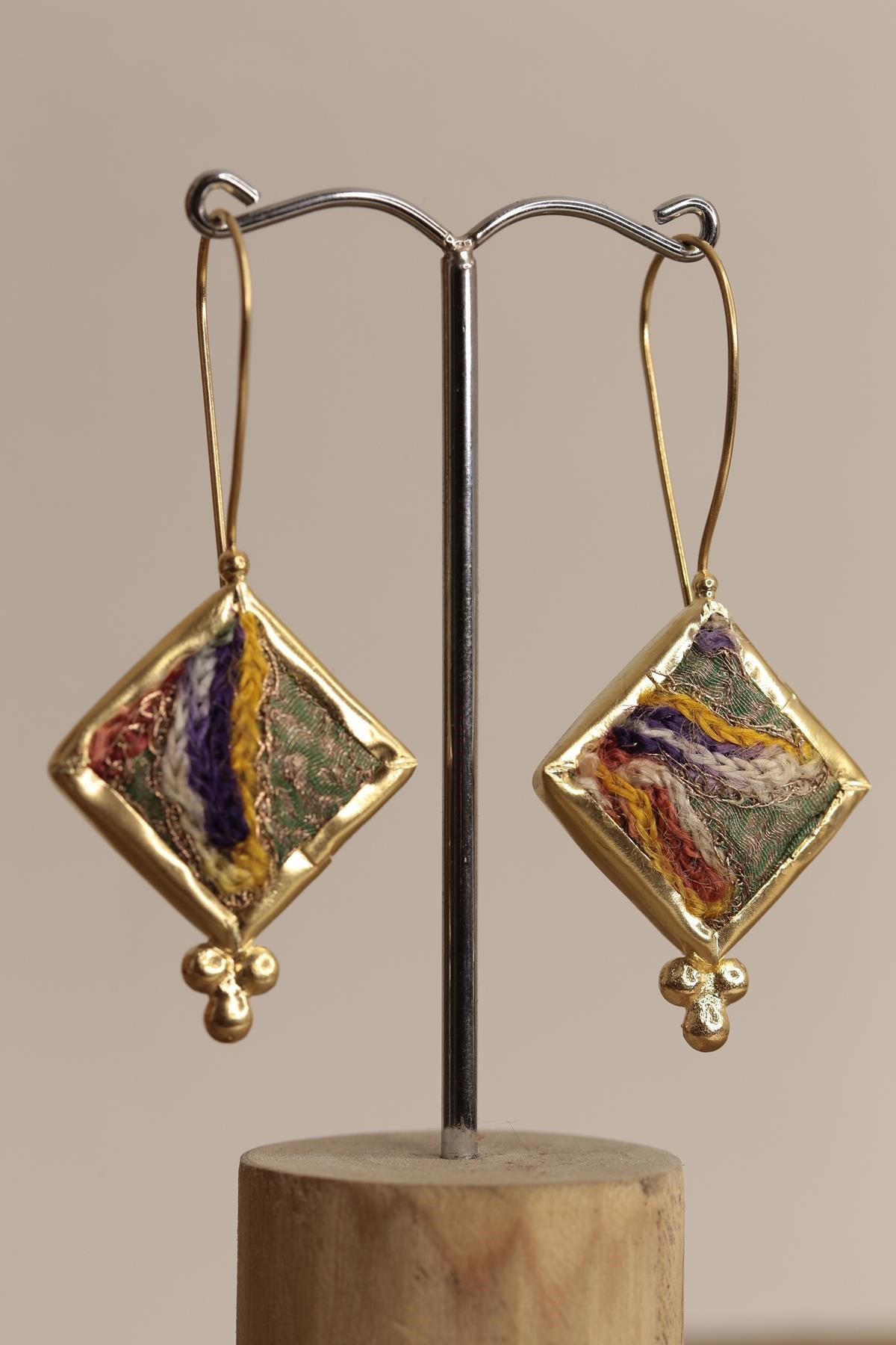 Kaneviçe Tasarım El Yapımı Dörtgen Küpe - Şaman Butik Kaneviçe Tasarım El Yapımı Dörtgen Küpe