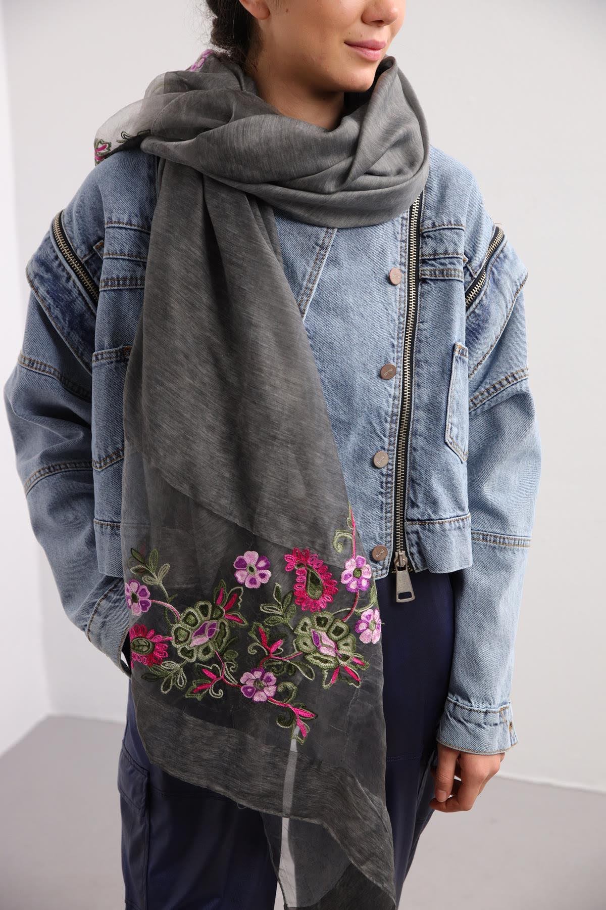 Koyu Gri Çiçek İşlemeli Tül Detaylı Şal - Şaman Butik Koyu Gri Çiçek İşlemeli Tül Detaylı Şal