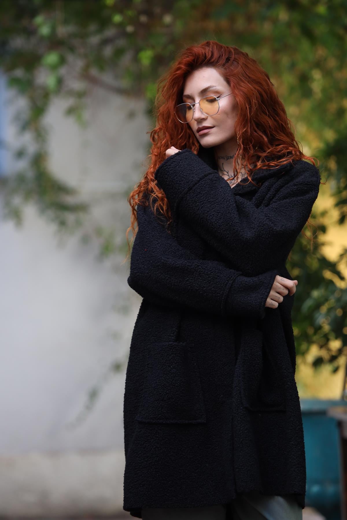 Siyah Çıtçıtlı Buklet Kaban