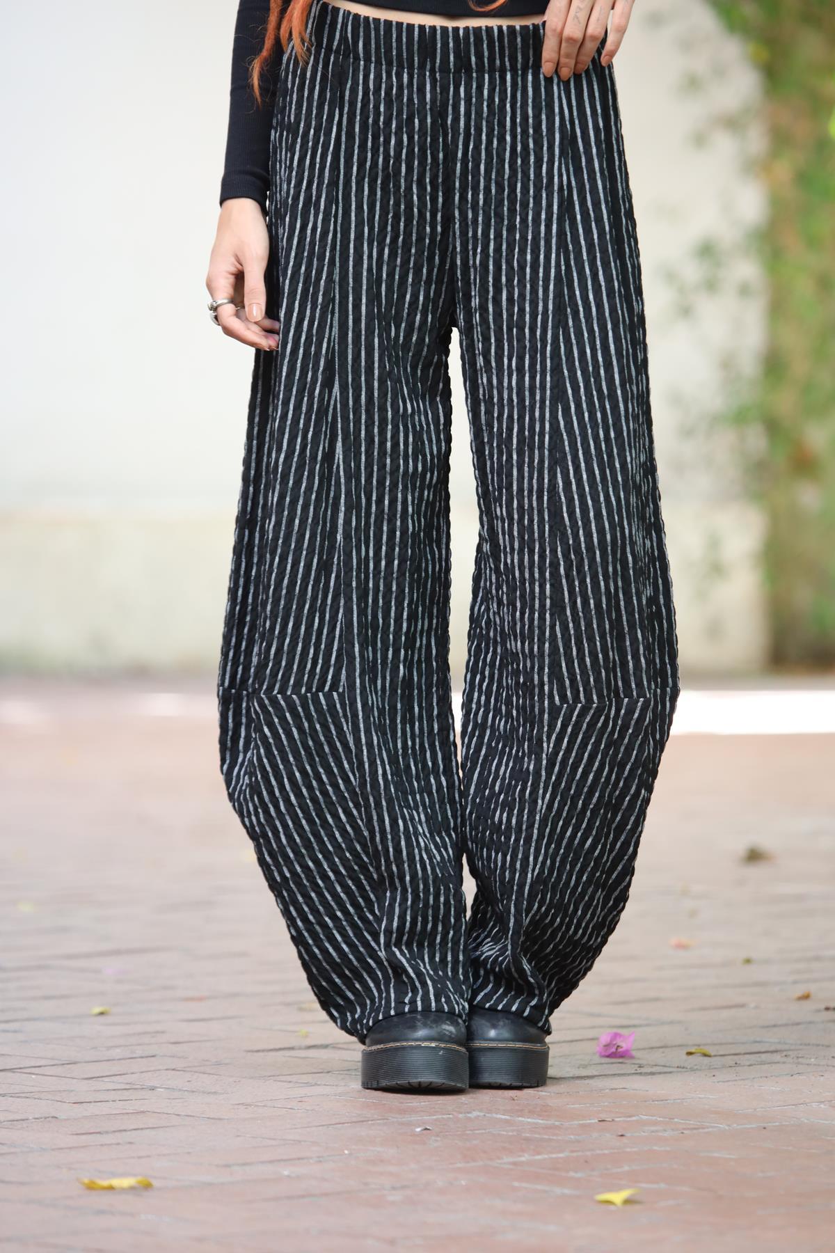 Siyah Çizgili Pantolon