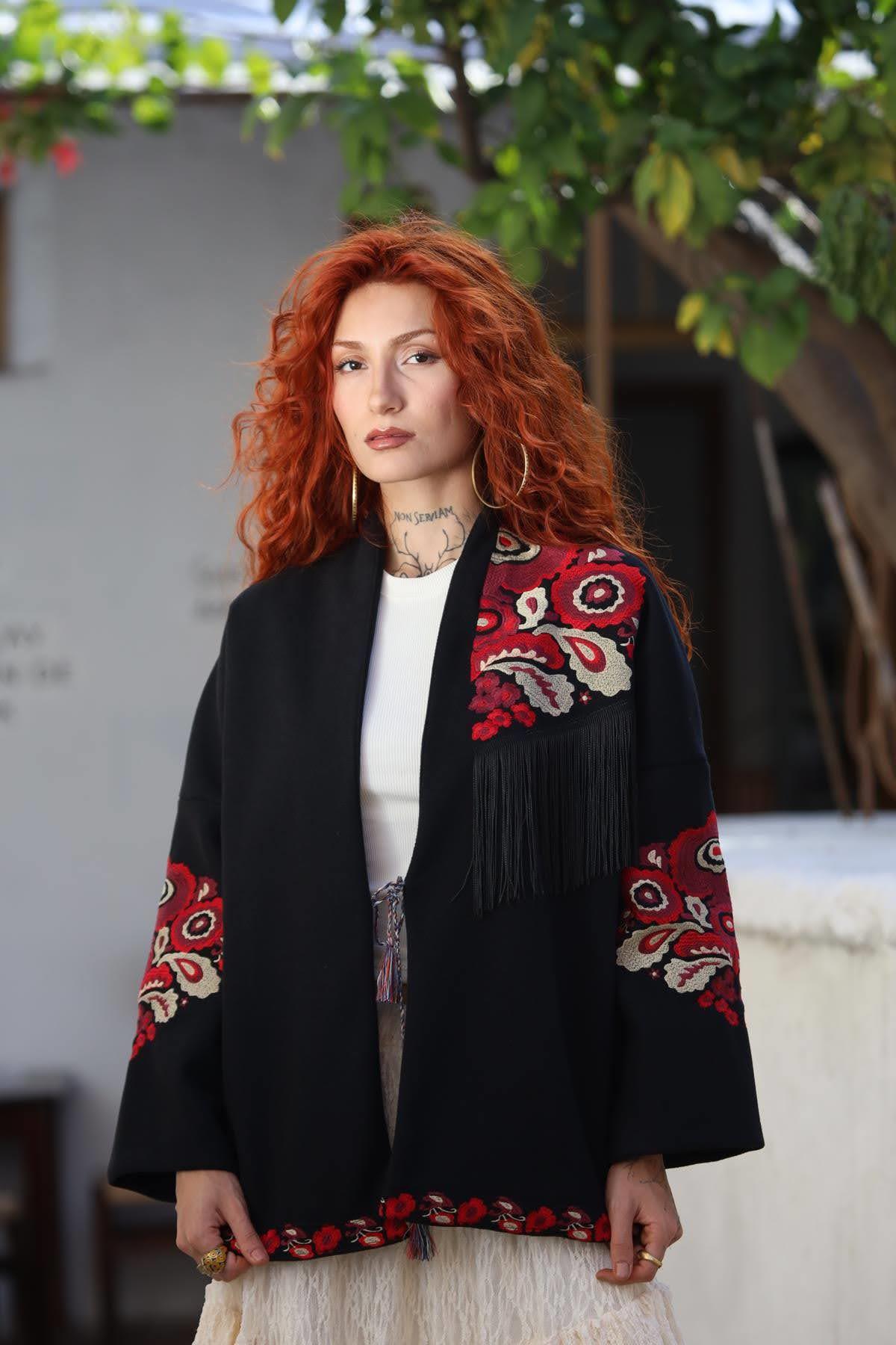 Siyah İşlemeli Püsküllü Kaşe Ceket