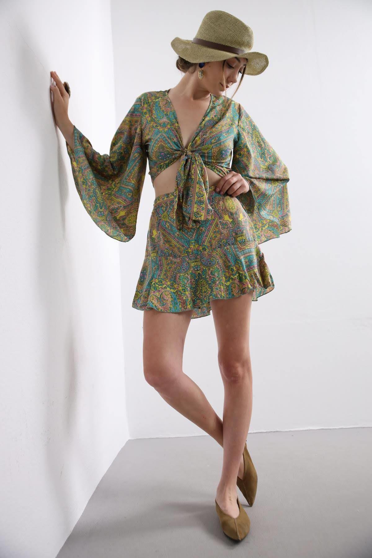 Fstık Yeşili Desenli Bluz Etek Takım - Şaman Butik Fstık Yeşili Desenli Bluz Etek Takım