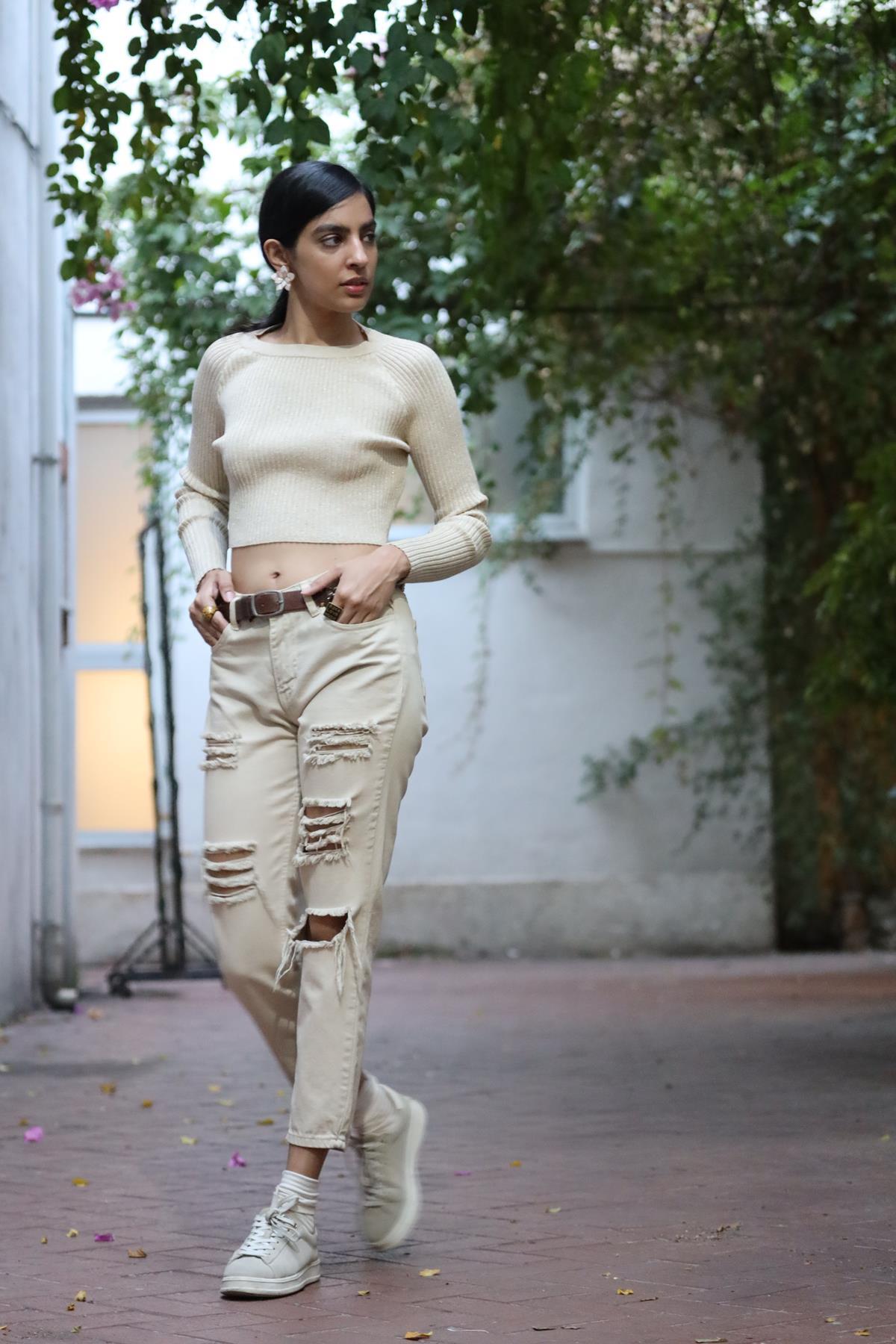 Taş Rengi Bisiklet Yaka Simli Crop Bluz