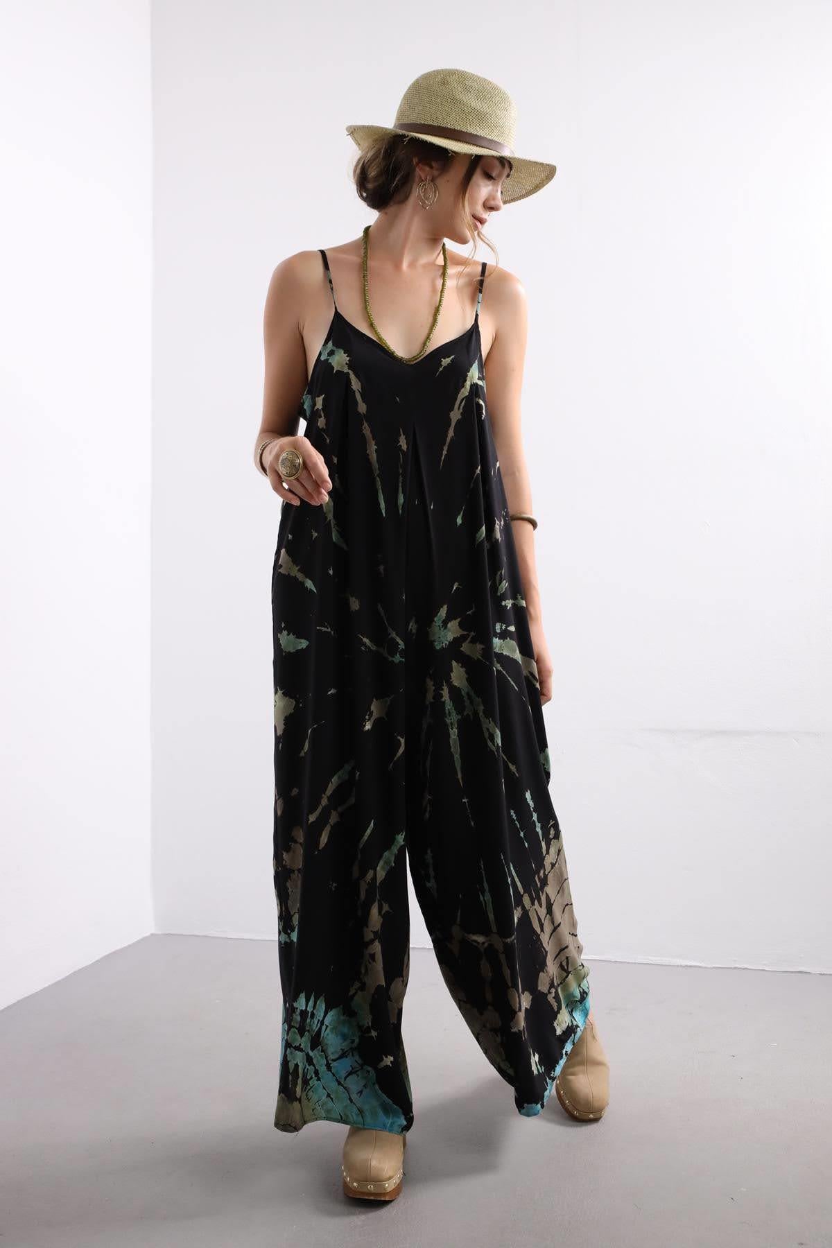 Siyah Batikli Önü Pileli Ayarlanabilir Askılı Tulum - Şaman Butik Siyah Batikli Önü Pileli Ayarlanabilir Askılı Tulum