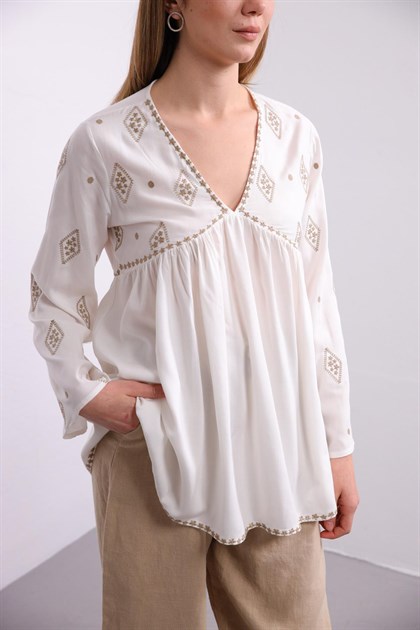 Beyaz V Yaka İşlemeli Bluz - Şaman Butik - Bohem Giyim ve Aksesuar | Kadın & Erkek Beyaz V Yaka İşlemeli Bluz