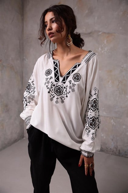 Beyaz Yakası Kesik İşlemeli Bluz - Şaman Butik Beyaz Yakası Kesik İşlemeli Bluz