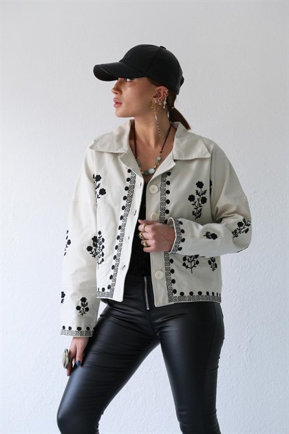 Taş Rengi Büyük Yaka İşlemeli Ceket - Şaman Butik Taş Rengi Büyük Yaka İşlemeli Ceket