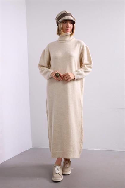  Taş Rengi Uzun Boğazlı Triko Elbise