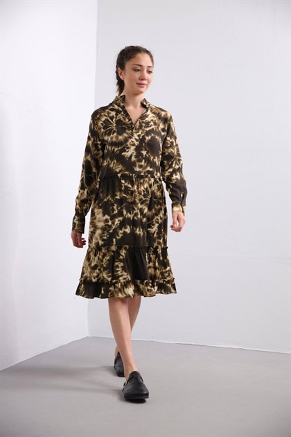 Desenli Yakası Fırfırlı Yarım Düğmeli Elbise - Şaman Butik Desenli Yakası Fırfırlı Yarım Düğmeli Elbise