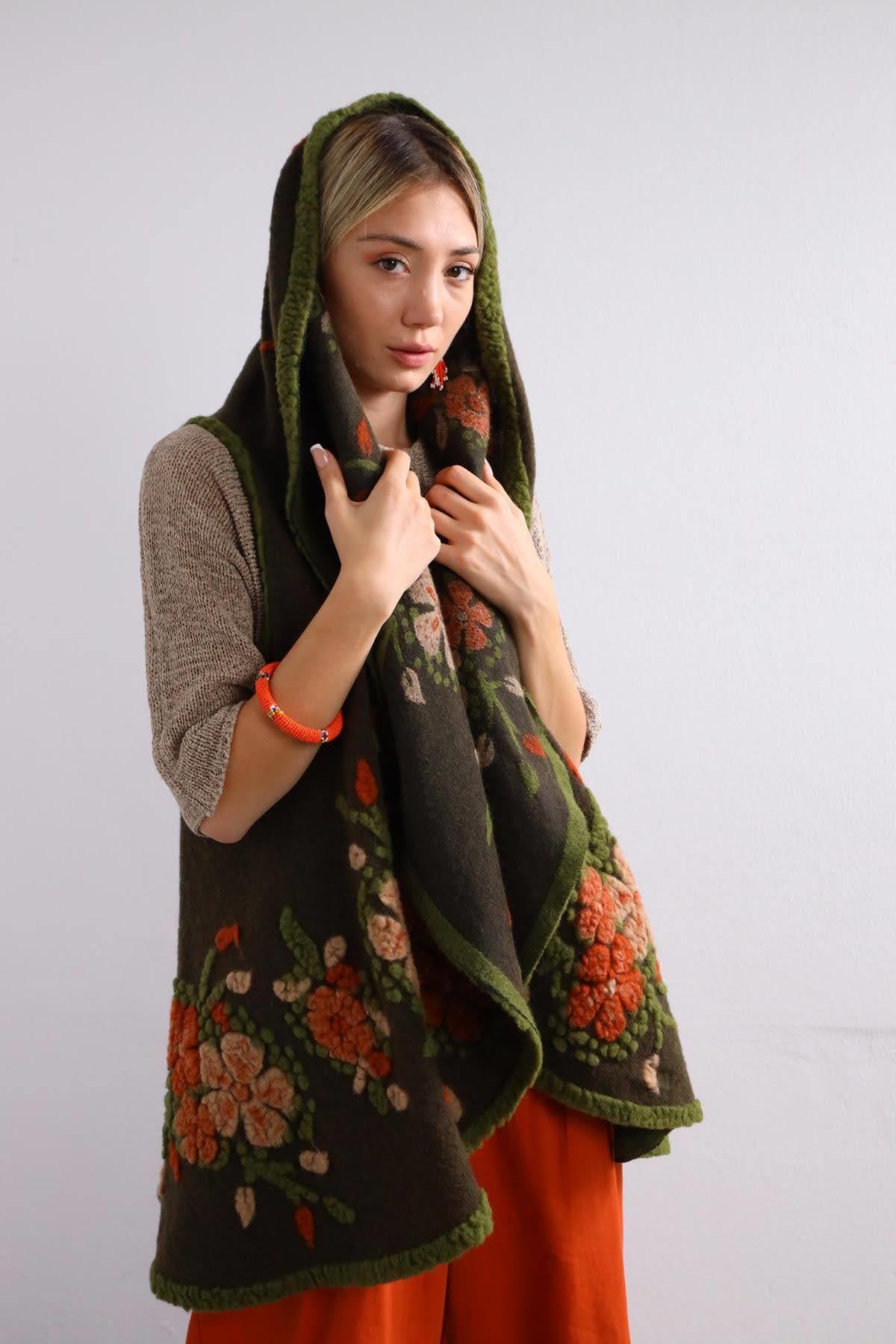 Haki Çiçek Desenli Keçe Yelek - Şaman Butik Haki Çiçek Desenli Keçe Yelek