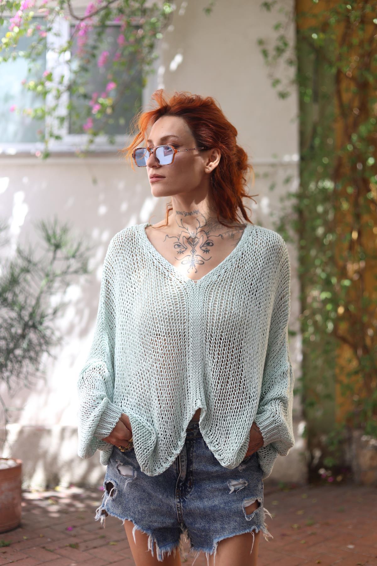 Gök Mavisi V Yaka Önü Kısa Merserize Bluz