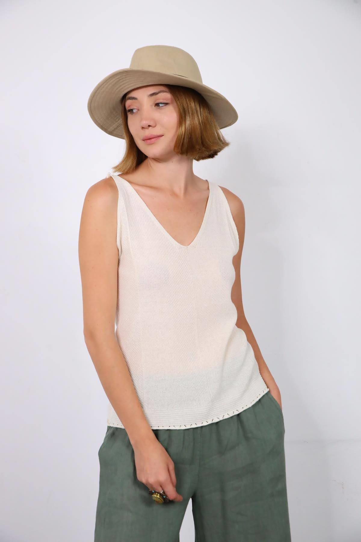 Ekru Önü Arkası V Yaka Sıfır Kol Triko Bluz - Şaman Butik Ekru Önü Arkası V Yaka Sıfır Kol Triko Bluz