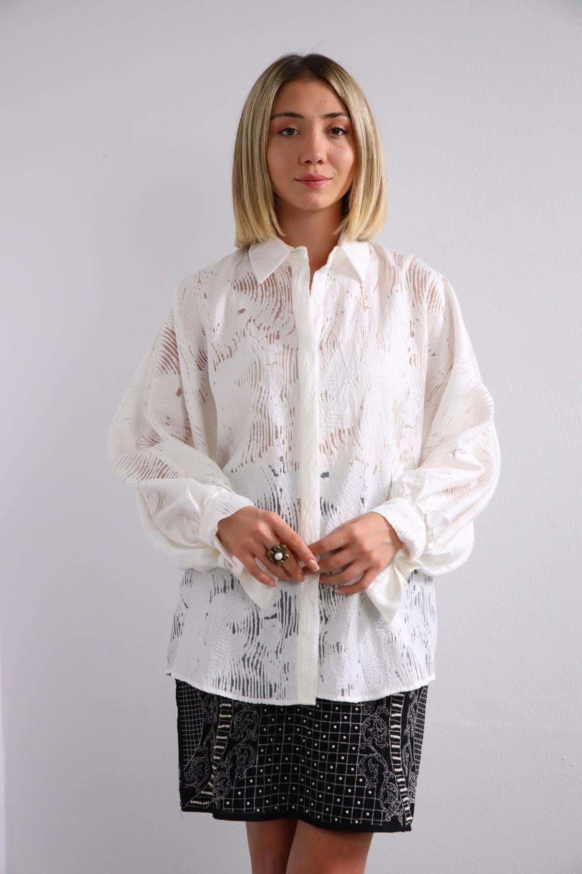  Beyaz Kendinden Desenli Kolu Bağlamalı Gömlek