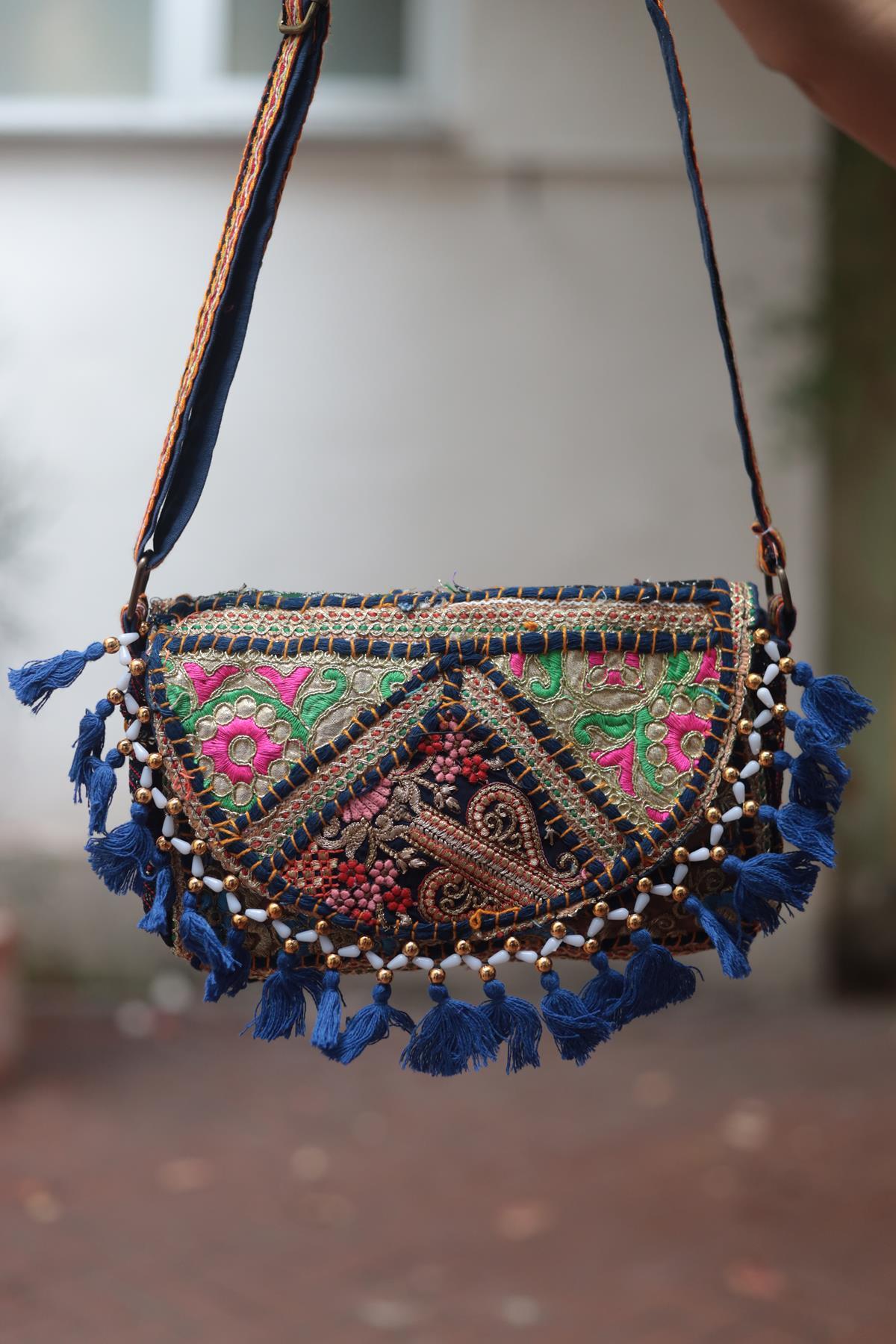 Lacivert Boncuk İşlemeli Zarf Çanta