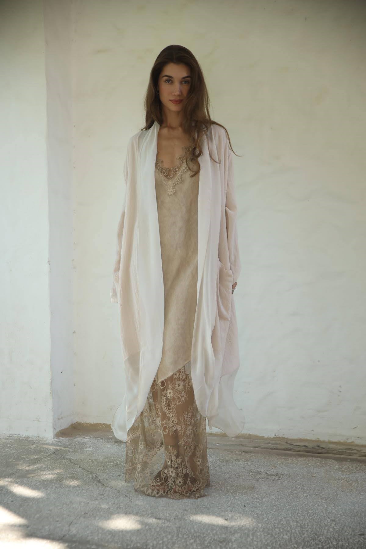 Krem Rengi Yaka Detaylı Krinkıl Kaftan