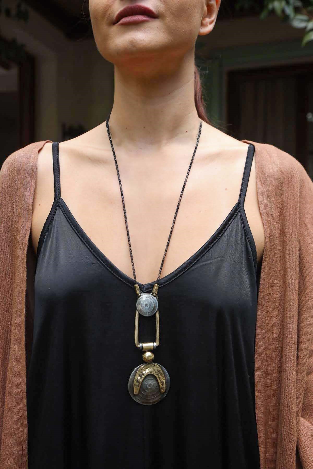 Bronz Detaylı Antik Tasarım Kolye