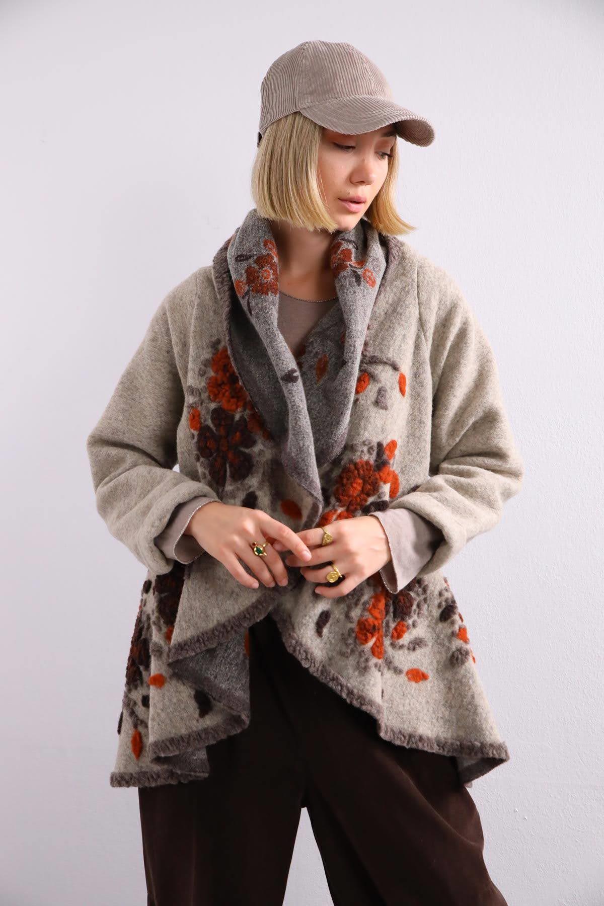 Gri Şal Yaka Çiçek Desenli Keçe Ceket - Şaman Butik Gri Şal Yaka Çiçek Desenli Keçe Ceket
