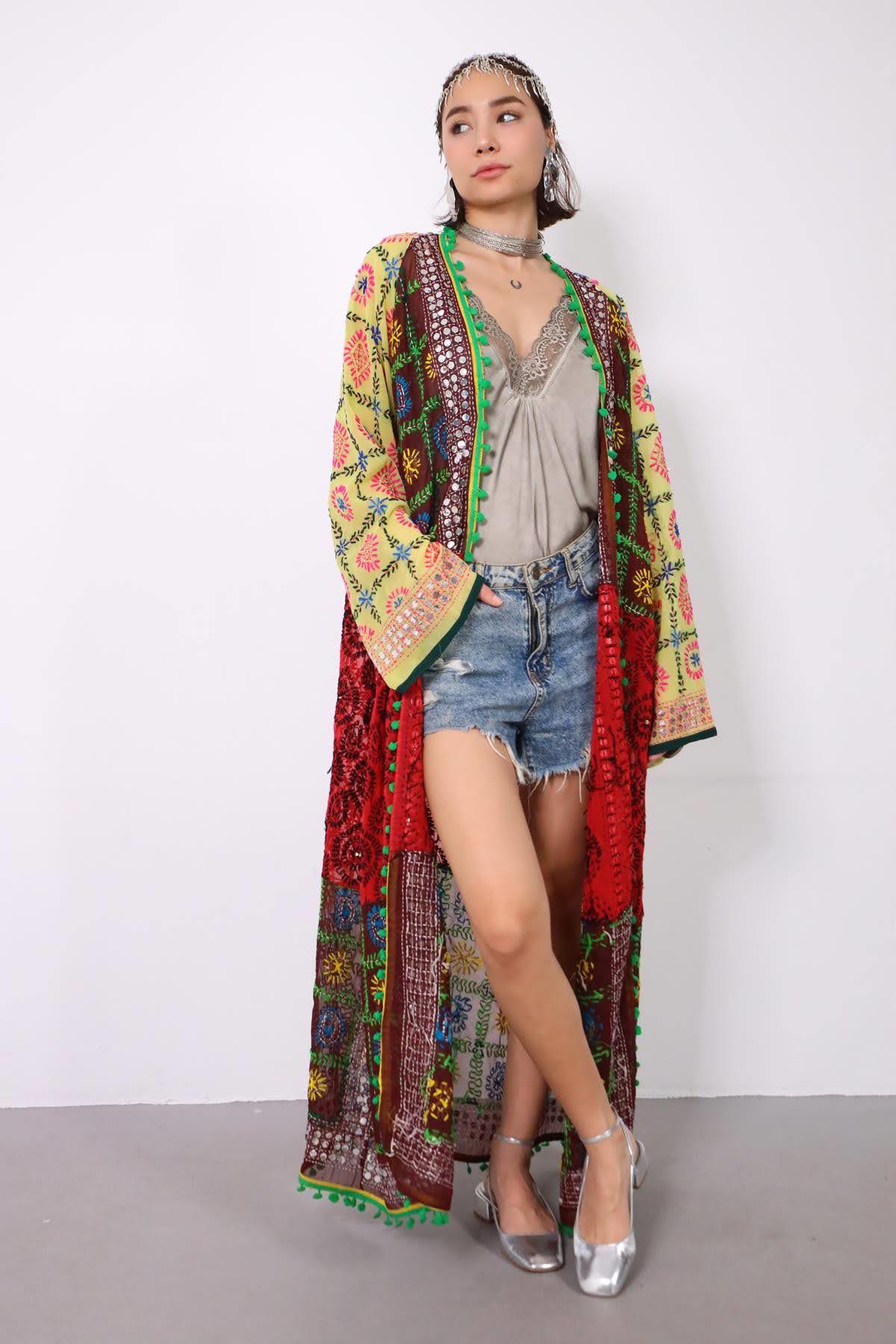 Renkli Pul İşlemeli Kenarları Ponponlu Bohem Kaftan - Şaman Butik Renkli Pul İşlemeli Kenarları Ponponlu Bohem Kaftan