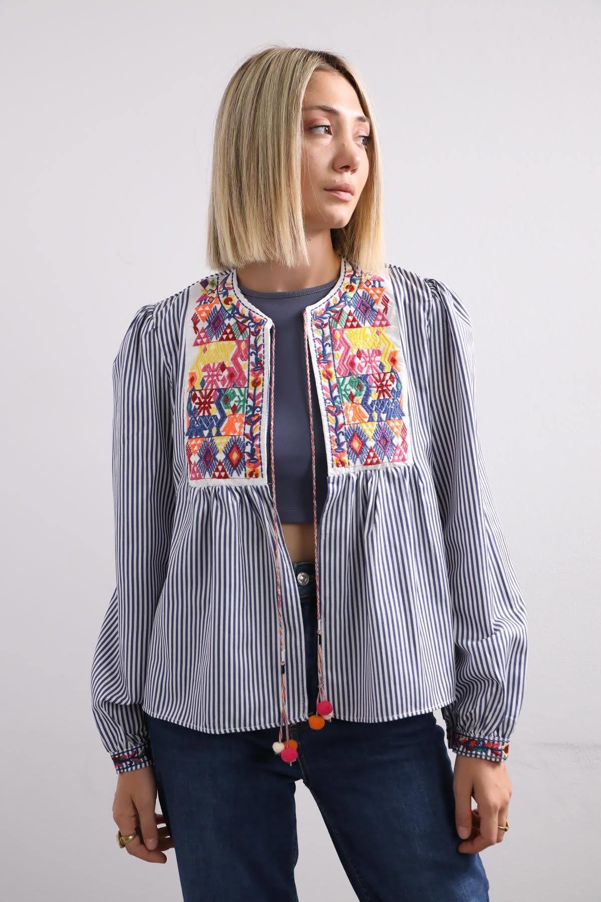 Mavi Çizgili Nakış İşlemeli Ceket - Şaman Butik Mavi Çizgili Nakış İşlemeli Ceket