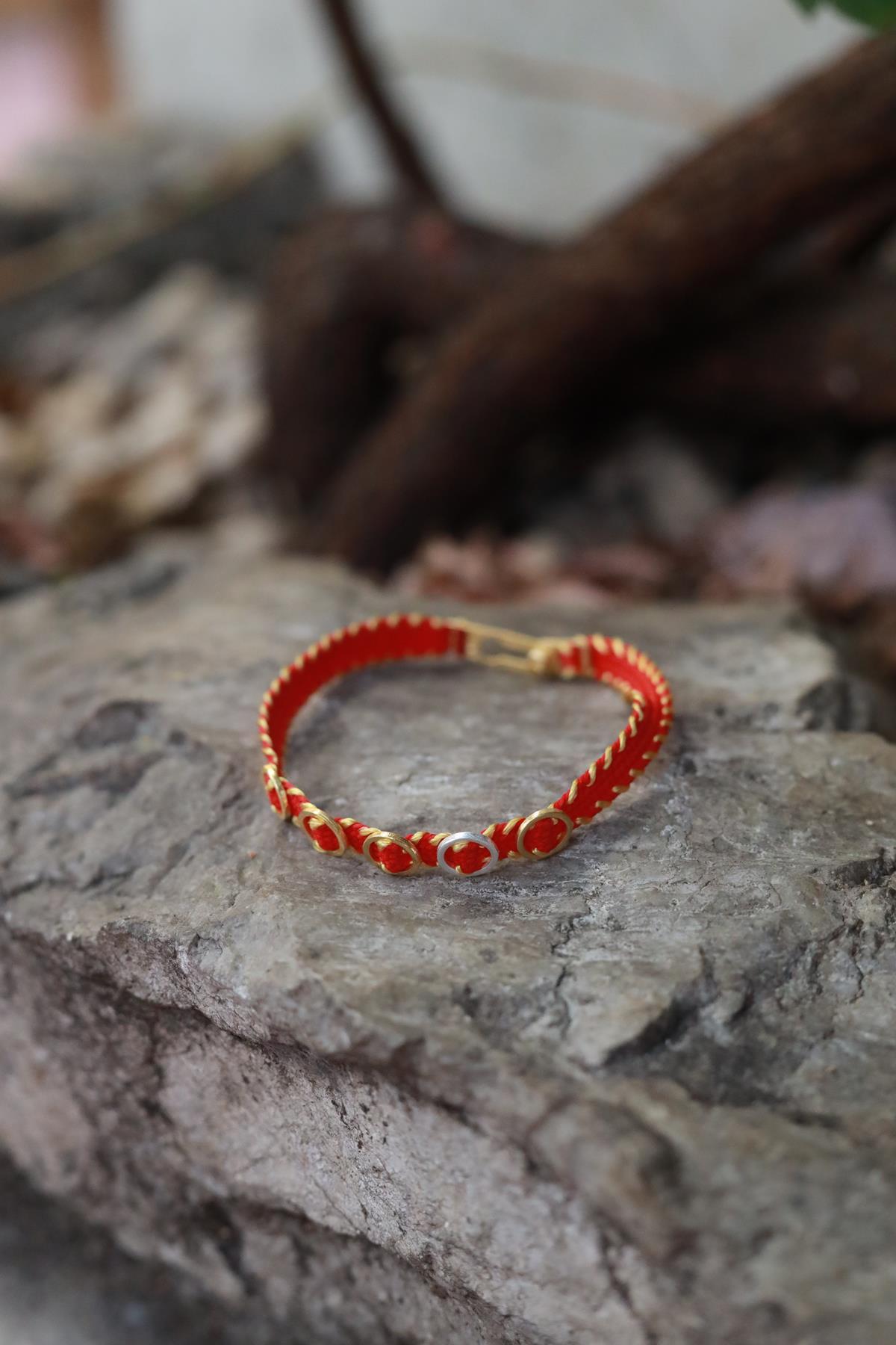Halka Detaylı Kırmızı Bileklik