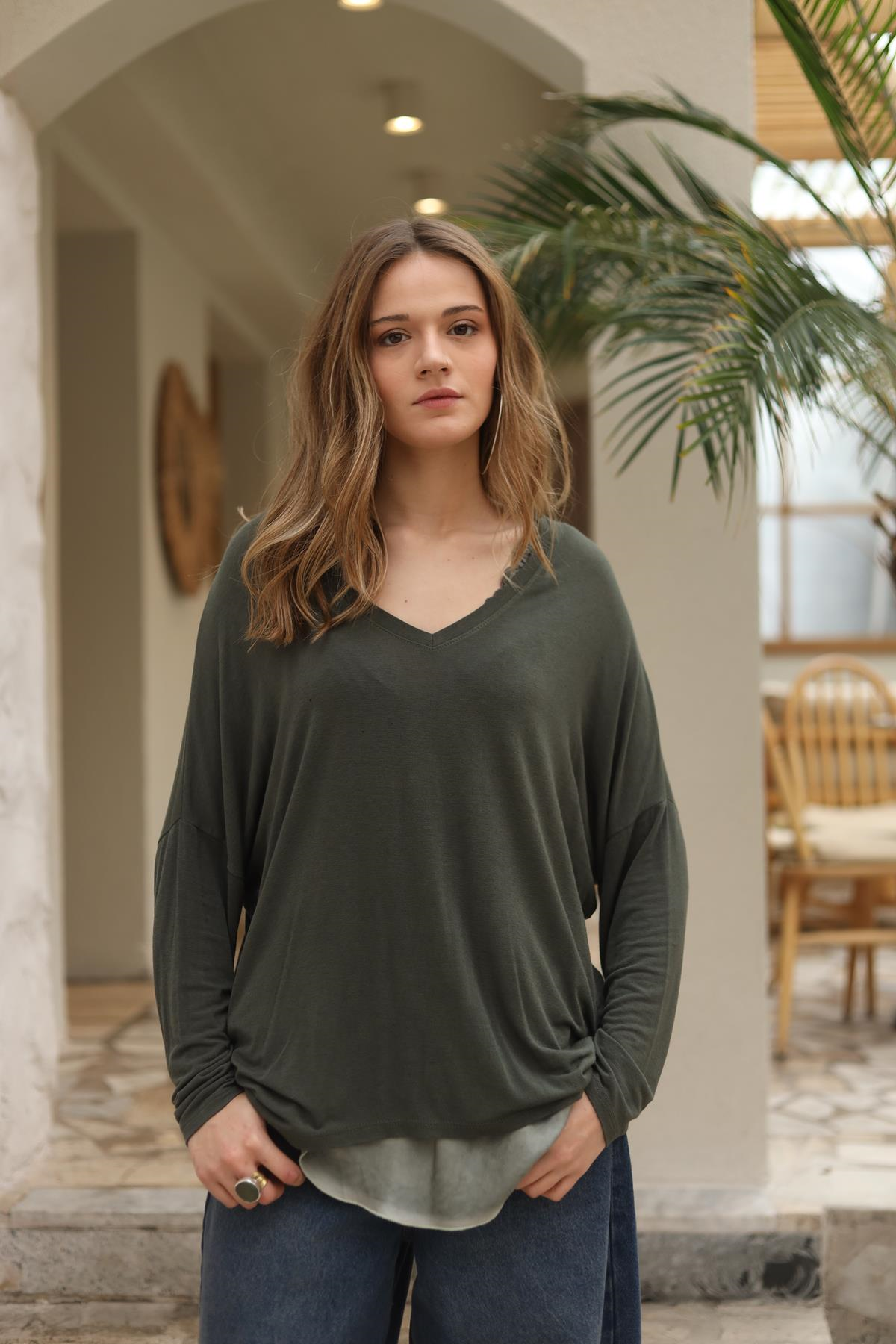 Haki V Yaka Kaşmir Karışımlı Modal Bluz