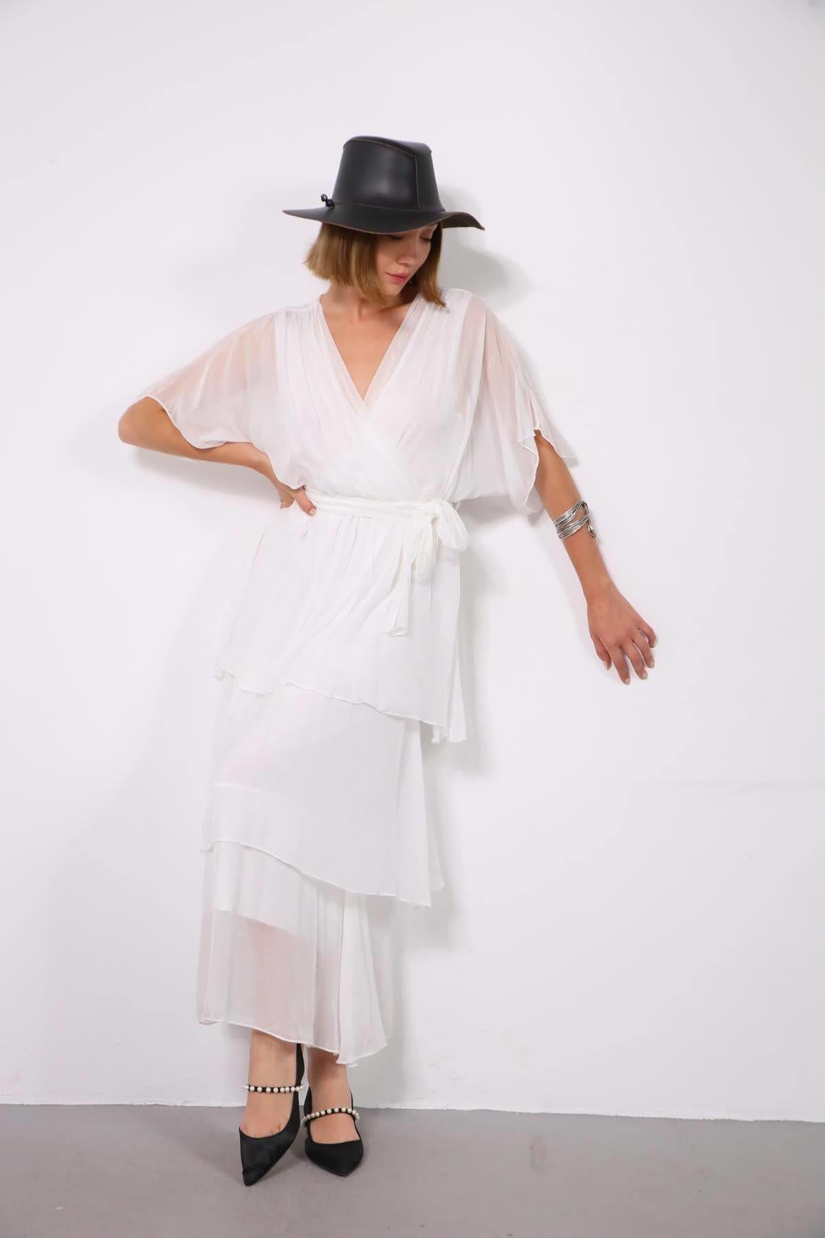  Beyaz Kruvaze Yaka Belden Bağlamalı İpek Elbise