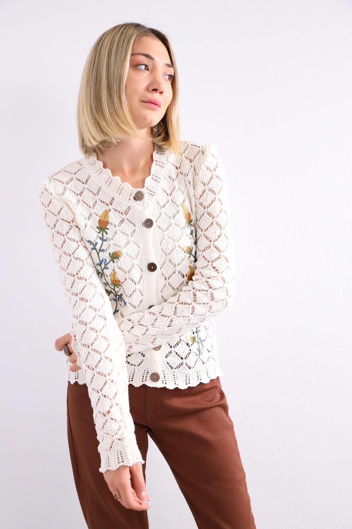  Ekru İşlemeli Örgü Bluz