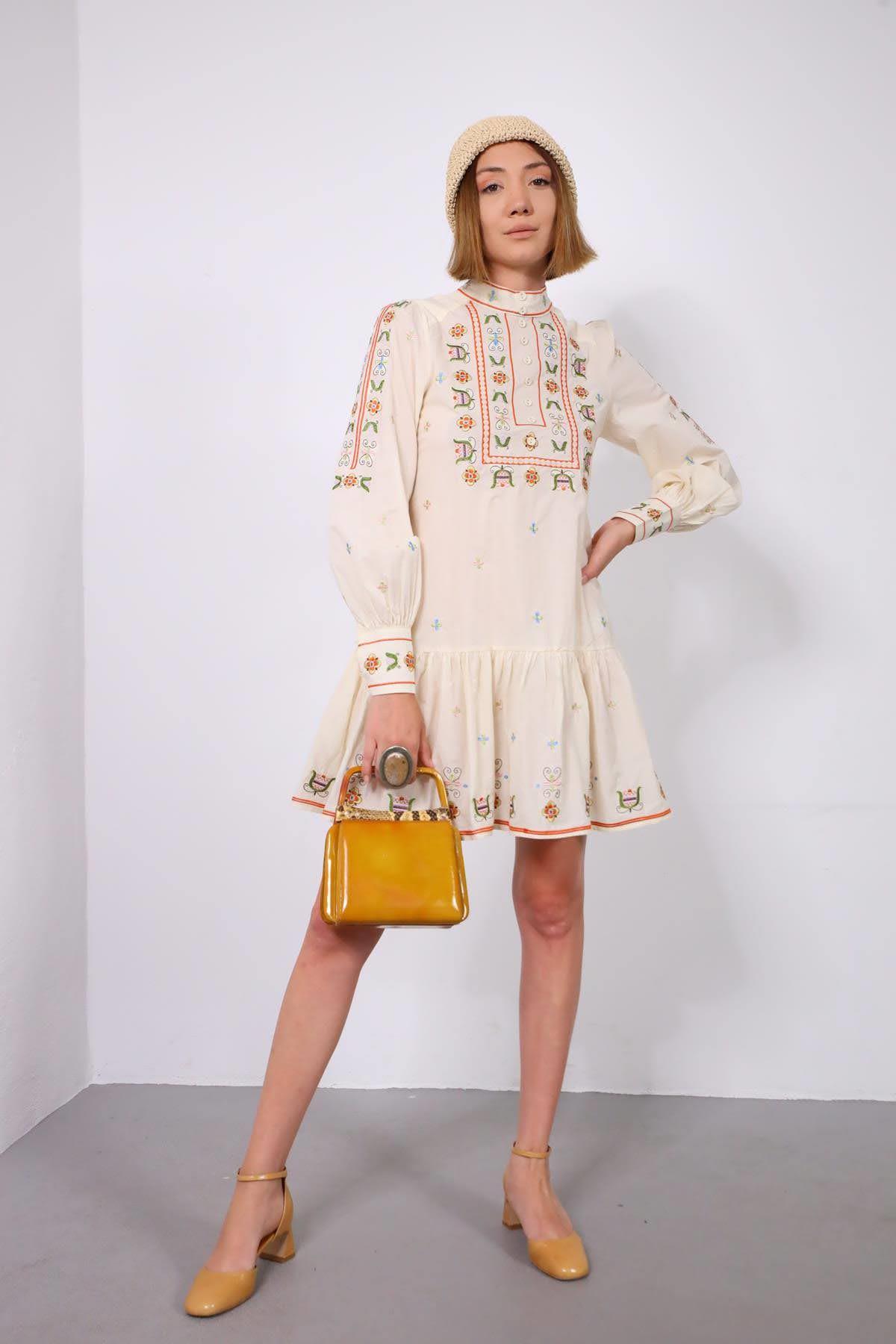 Ekru Düğme Detaylı Nakışlı Tasarım Mini Elbise - Şaman Butik Ekru Düğme Detaylı Nakışlı Tasarım Mini Elbise