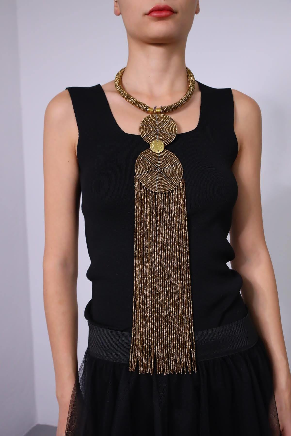  Dilimli Daire Detaylı Sarı Uzun Kolye