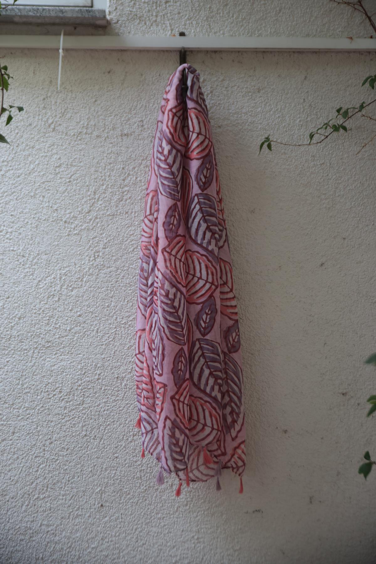 Lila Yaprak Desenli Püsküllü Şal